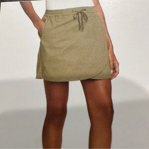 Eddie Bauer Tulip Hem Skort Size Small Khaki Nylon Skirt Shorts